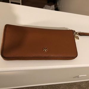 Tory Burch Robinson Zip Continental Wallet Brown